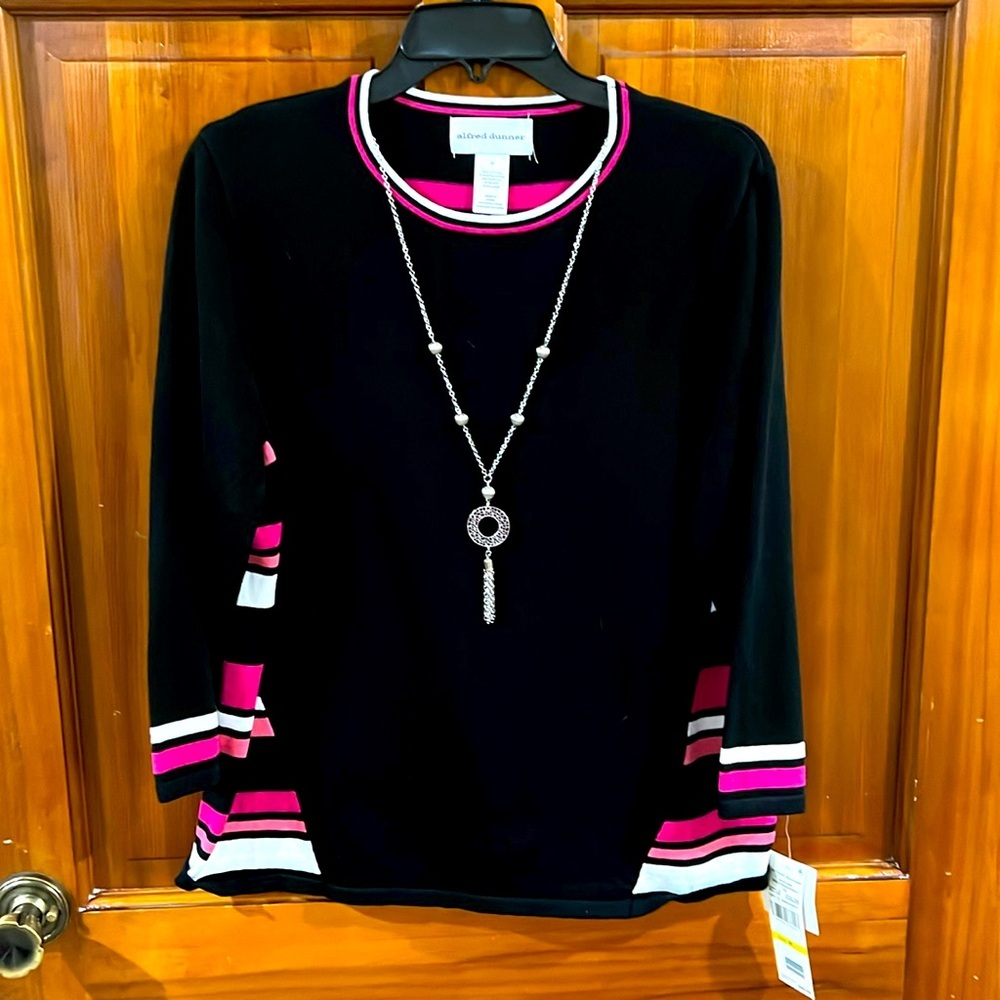 NWT Alfred Dunner Black w/ striped Sweater w/ attached Necklace Size Medium